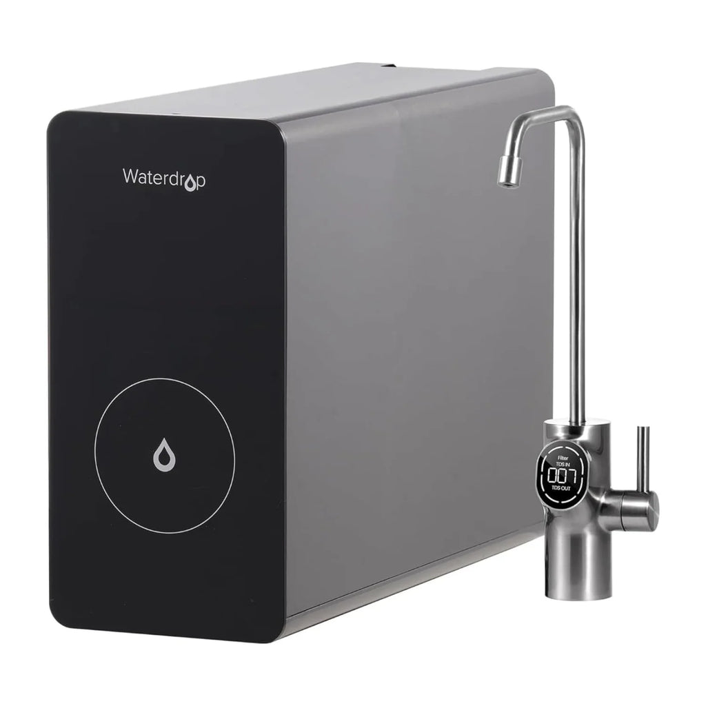Sistema de Osmosis Inversa Waterdrop en color negro con grifo de acero inoxidable para filtración de agua.